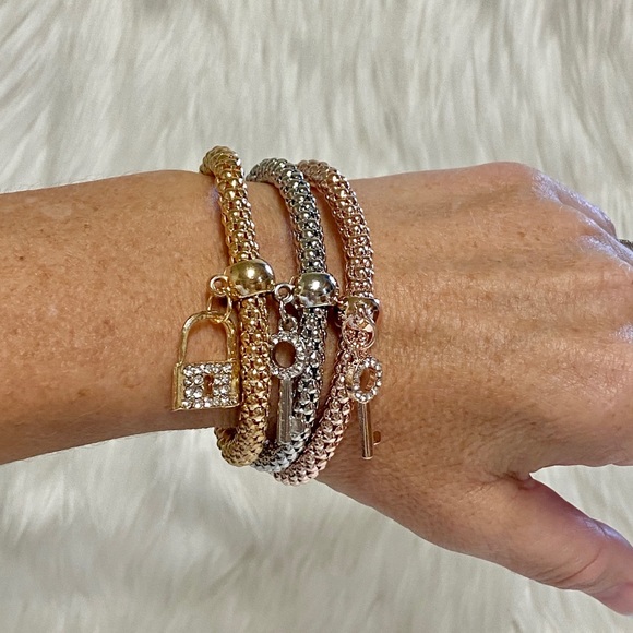 🔥3/$25🔥3 Piece Rhinestone Lock & Key Bracelets - Picture 5 of 6